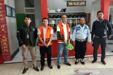 KPK limpahkan berkas-dakwaan dua terdakwa suap pajak ke PN Ambon