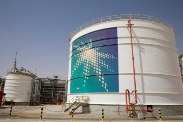Harga minyak anjlok 6 persen, Arab Saudi berhasil pulihkan pasokan