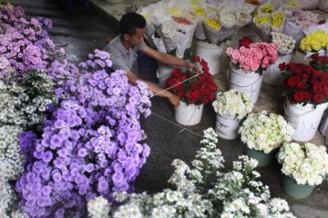 Permintaan Rangkaian Bunga Sepi