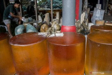 Kerajinan Berbahan Batu Obsidian