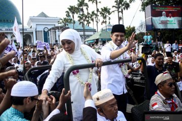 Ribuan pelajar berebana sambut kedatangan Khofifah-Emil