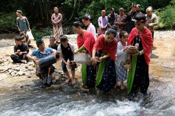 Bersihkan sungai, Komunitas Kali Bersih Kota Magelang kerja bakti bersama warga