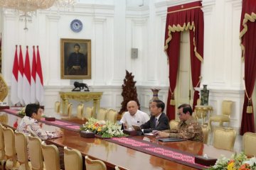 Presiden Jokowi terima CEO Bukalapak di istana