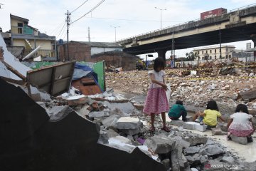 Pembongkaran bangunan untuk tol Becakayu