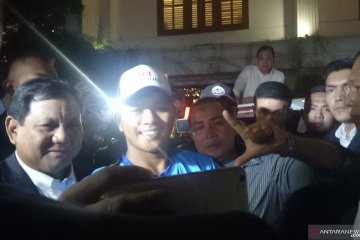 Prabowo disambut pendukungnya di kediaman usai debat