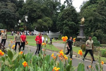 Jelang debat Presiden Jokowi lari pagi di Kebun Raya Bogor