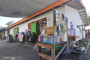 Pengungsi korban gempa dan tsunami tinggalkan tenda darurat