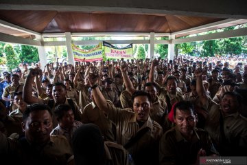 Perangkat desa tuntut penghasilan tetap