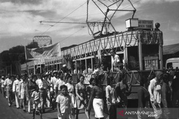 Laporan Khusus MRT : Sejarah transportasi publik di Ibu Kota, dari trem hingga transjakarta.