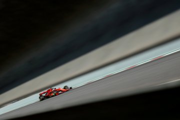 Vettel tercepat pada hari pertama tes pramusim di Catalunya, Sainz kedua