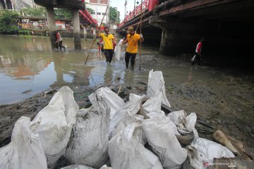 Menyambut HPSN, aksi bersih sungai digelar DLH dan polisi Tomohon-Sulut