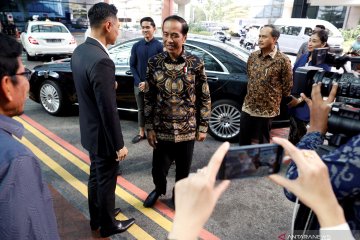 Presiden Joko Widodo jenguk Ani Yudhyono