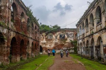 Wisata Benteng Fort Willem I