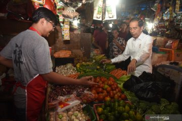 Presiden berbelanja di Pasar MInggu