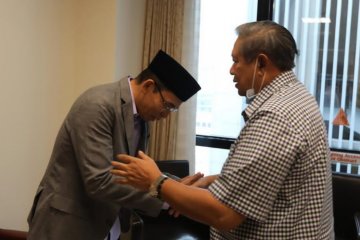 Politisi Golkar Tuan Guru Bajang Jenguk Ani Yudhoyono