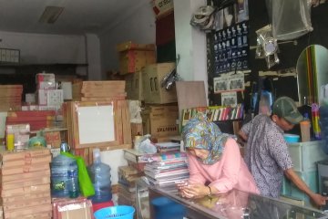 Pedagang keramik Rawasari terimbas tahun politik
