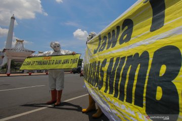 Demo pencemaran limbah B3 di Jawa Timur