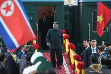 Dengan menggunakan kereta, Kim Jong Un tiba di Vietnam