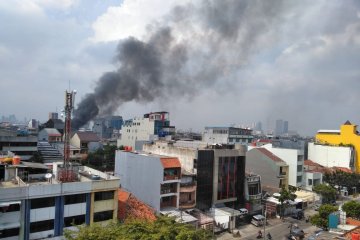 Pemukiman terbakar di Krukut Jakarta Barat