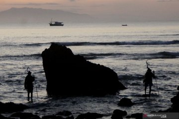 Tradisi memanggil dan menangkap nyale di Sumba