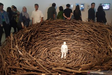 Pameran seni rupa perempuan muda Indonesia