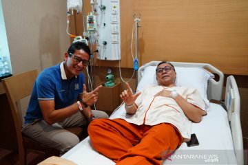 Sandiaga Jenguk Zulkifli Hasan di RS MMC