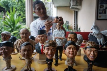 Kerajinan Mini Figur Tokoh