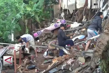 12 Rumah rusak berat tersapu banjir bandang