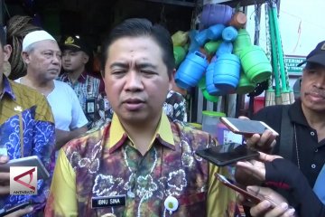 Pemkot Banjarmasin bagikan ribuan bakul purun