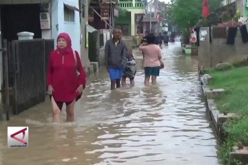 Banjir landa Kabupaten Bandung, ratusan siswa belajar di kantor desa