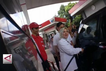 Harga BBM turun, Dirut Pertamina sidak SPBU