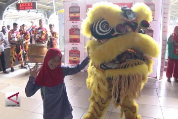 Barongsai di stasiun kereta Jakarta Kota