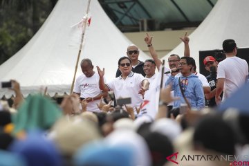 Jalan sehat relawan Prabowo