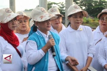 Iriana Jokowi pimpin aksi bersih pantai di Ambon