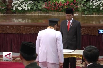 Jokowi lantik Gubernur Riau