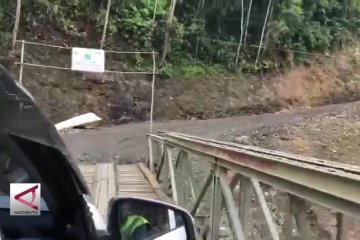 Jembatan Yahuli Jalan Trans Papua  ambrol