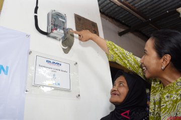 Bantuan sambungan listrik gratis BUMN