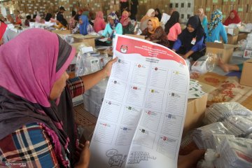 KPU Padang lipat 604.007 surat suara DPRD Kota