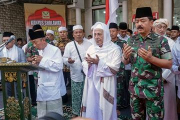 Panglima TNI menghadiri pengajian rutin kliwonan