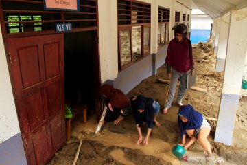 Dua sekolah diliburkan pascabanjir bandang Mamuju