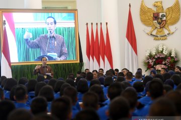 Presiden berdialog dengan siswa Taruna Nusantara