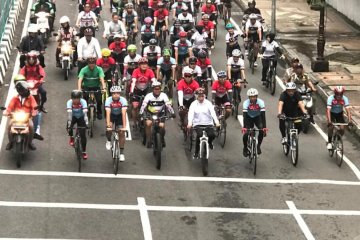 50 Pesepeda jelajahi trans Jawa dari Surabaya ke Jakarta