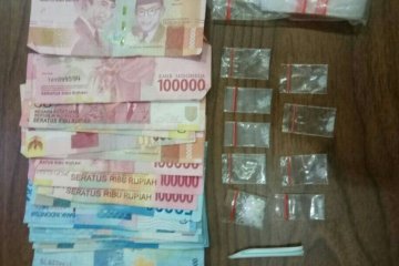Polisi sita sembilan paket sabu-sabu dalam penggerebekan di Kampung Ambon