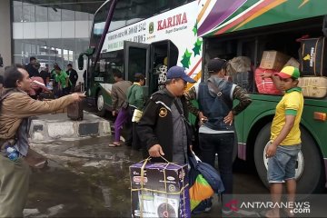 Penumpang Terminal Pulogebang melonjak menjelang libur Nyepi