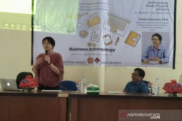 Guru besar Jepang Beri Kuliah  Antropologi bisnis di Untad