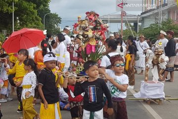 Pawai ogoh-ogoh di Kupang diikuti berbagai keyakinan berbeda