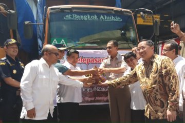 10.000 ton bungkil sawit di ekspor ke New Zeland dari Teluk Bayur