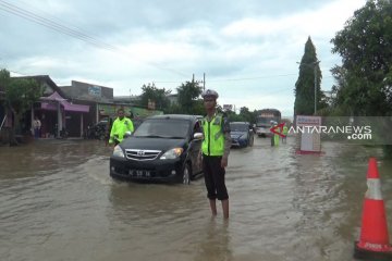Banjir ganggu kelancaran jalur arteri Madiun-Surabaya
