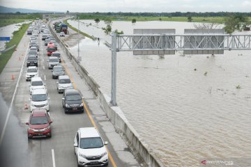 Tol Ngawi-Kertosono dibuka kembali setelah banjir surut, kecepatan dibatasi