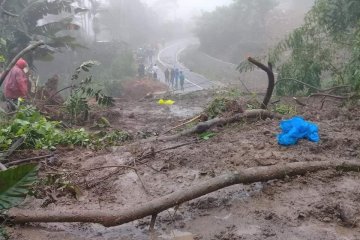 Masih putus total, BPJN diminta atasi longsor Ruteng-Labuan Bajo-NTT